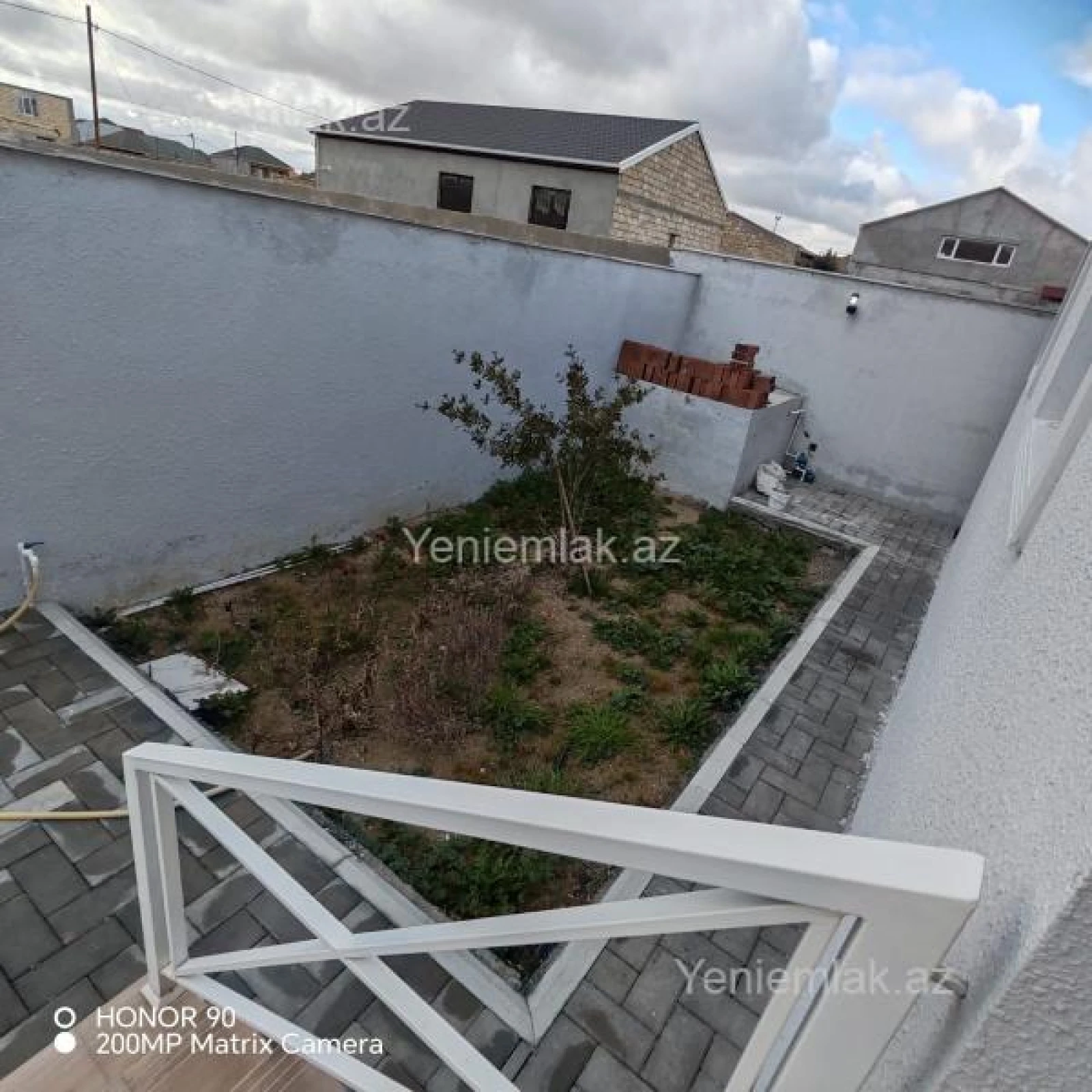 Satılır 4 otaqlı həyət evi 135 m²