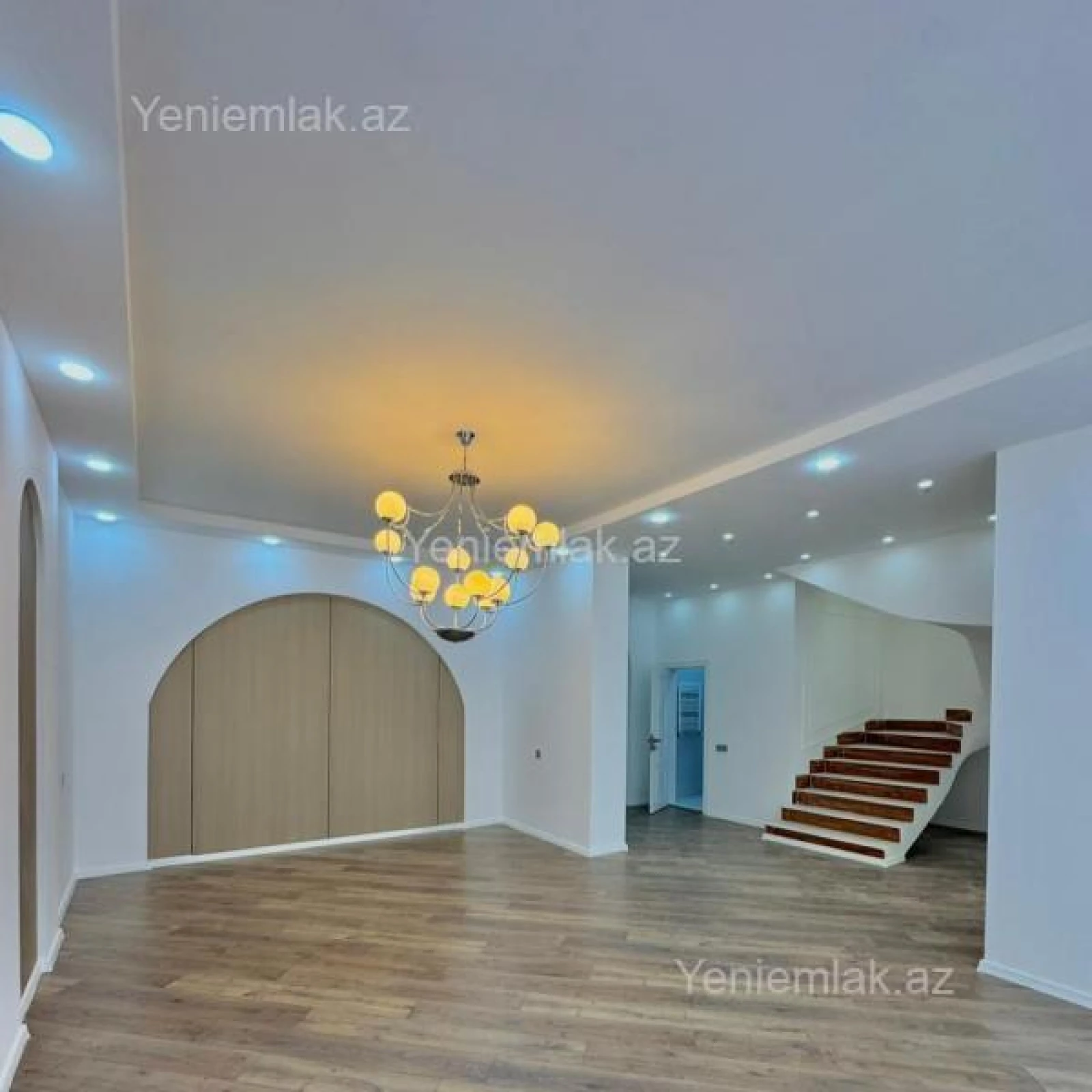 Satılır 5 otaqlı həyət evi 210 m²