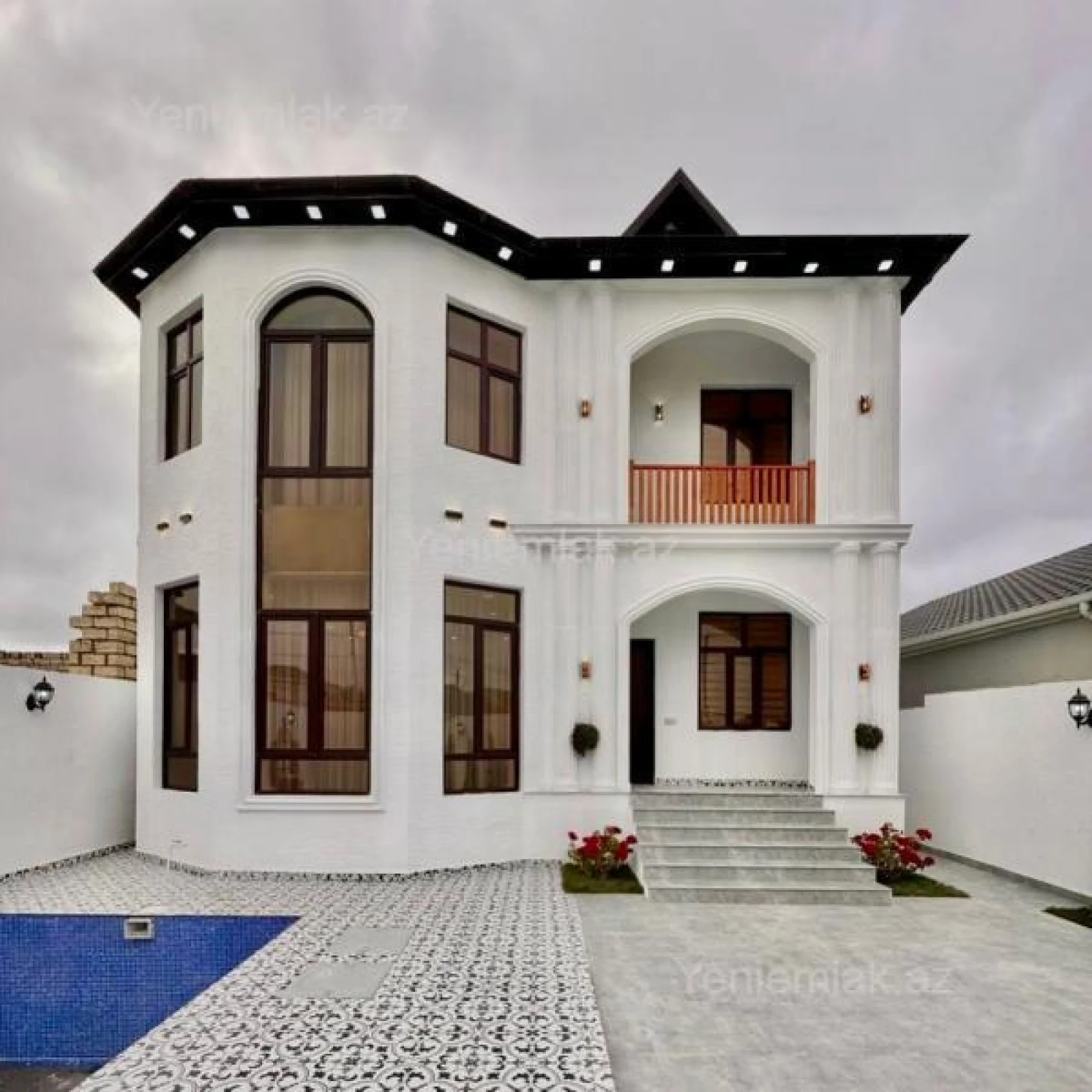 Satılır 5 otaqlı həyət evi 210 m²