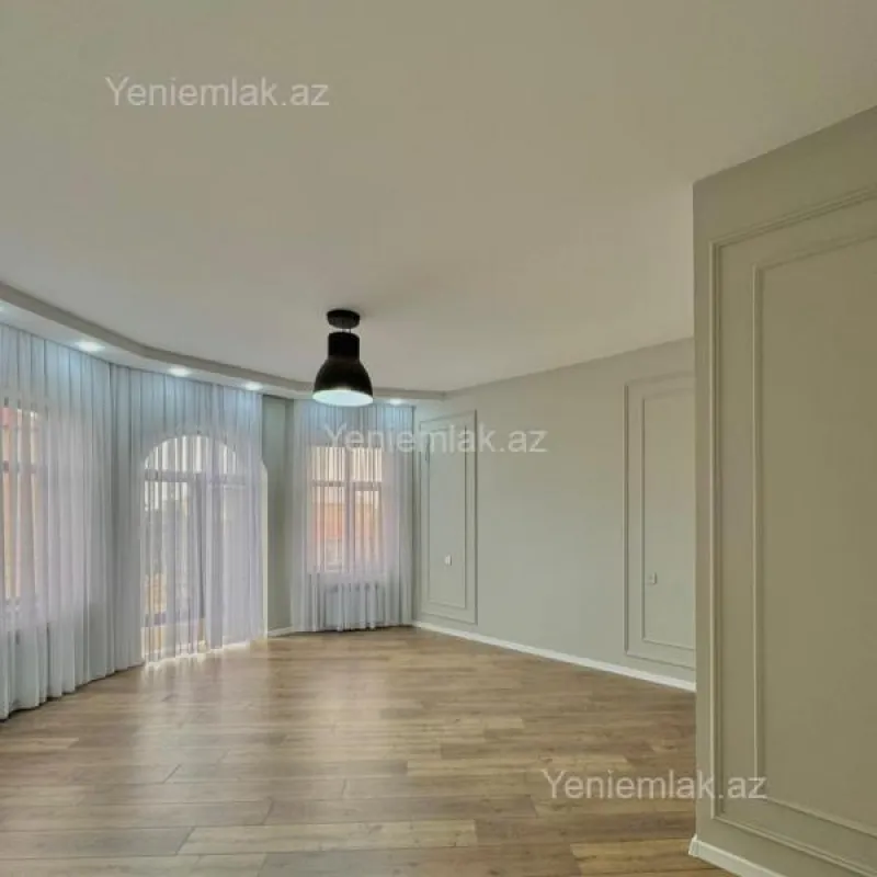 Satılır 5 otaqlı həyət evi 210 m²