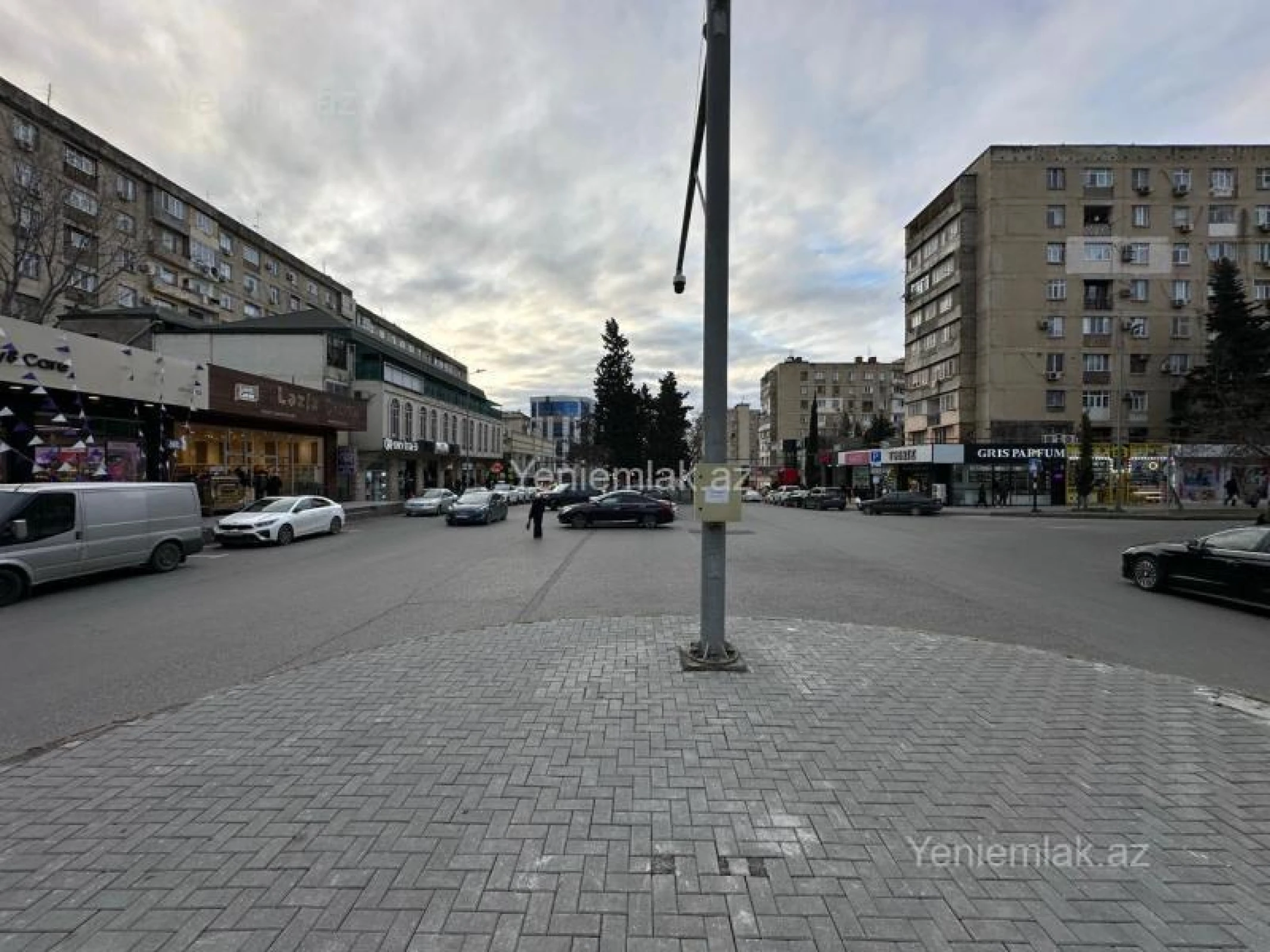 Satılır 2 otaqlı köhnə tikili 60 m²