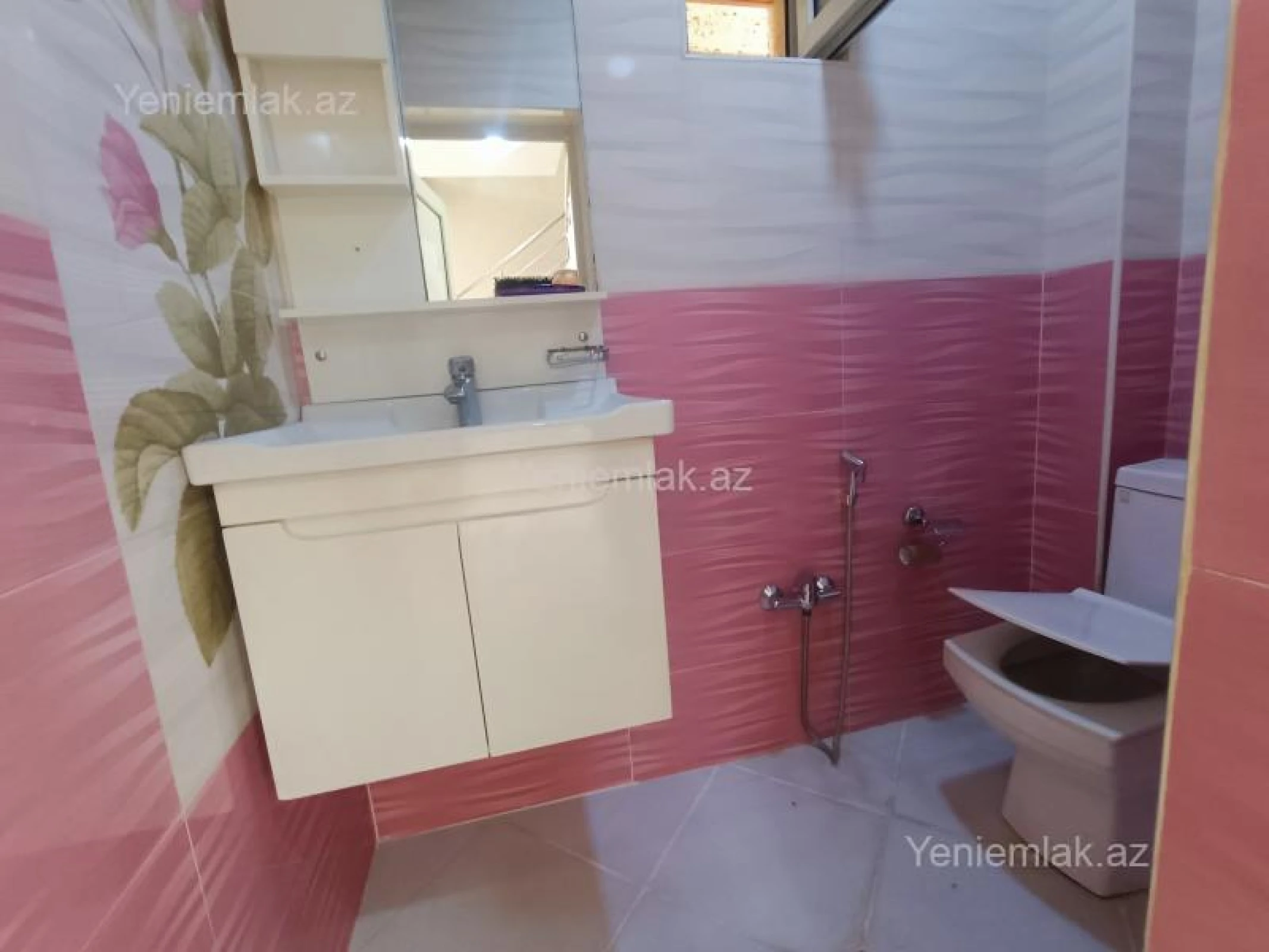 Satılır 5 otaqlı həyət evi 165 m²
