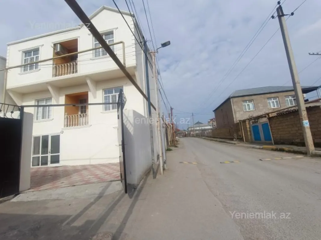 Satılır 5 otaqlı həyət evi 165 m²