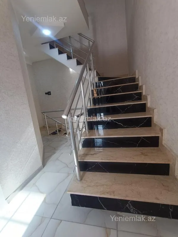 Satılır 5 otaqlı həyət evi 165 m²