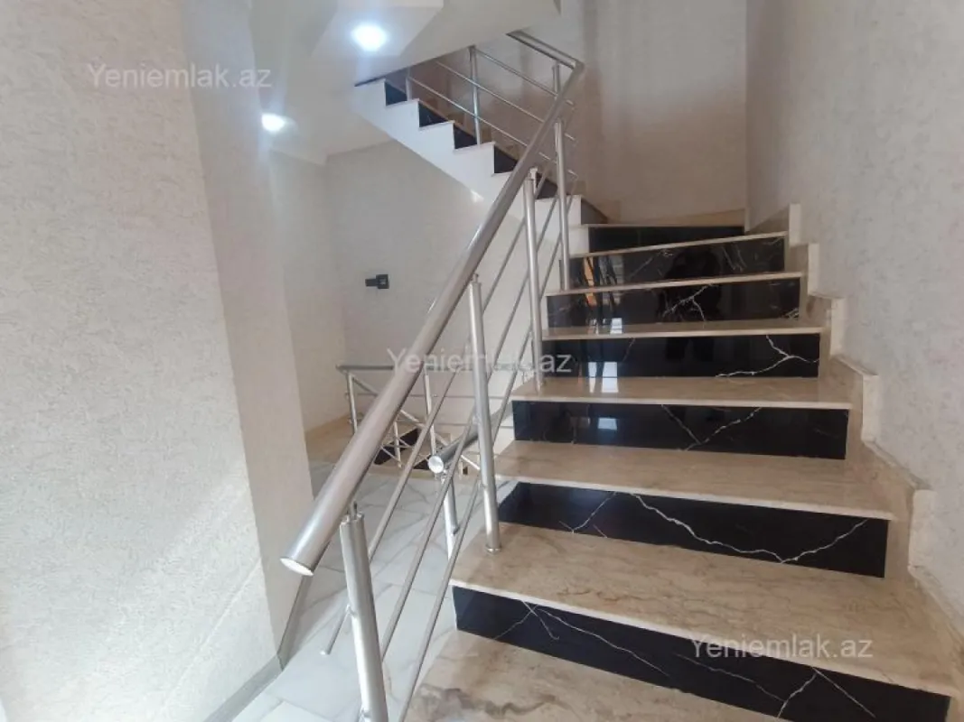Satılır 5 otaqlı həyət evi 165 m²