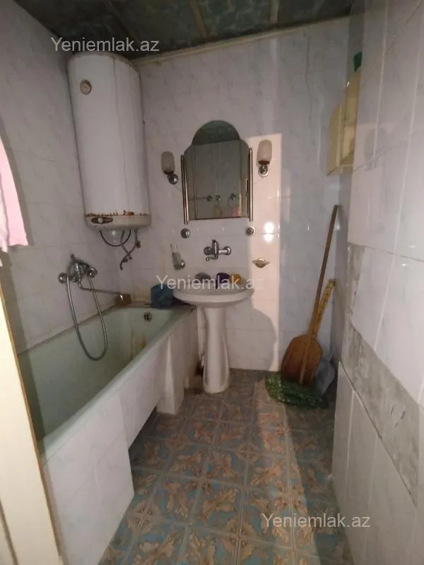 Satılır 3 otaqlı köhnə tikili 80 m²