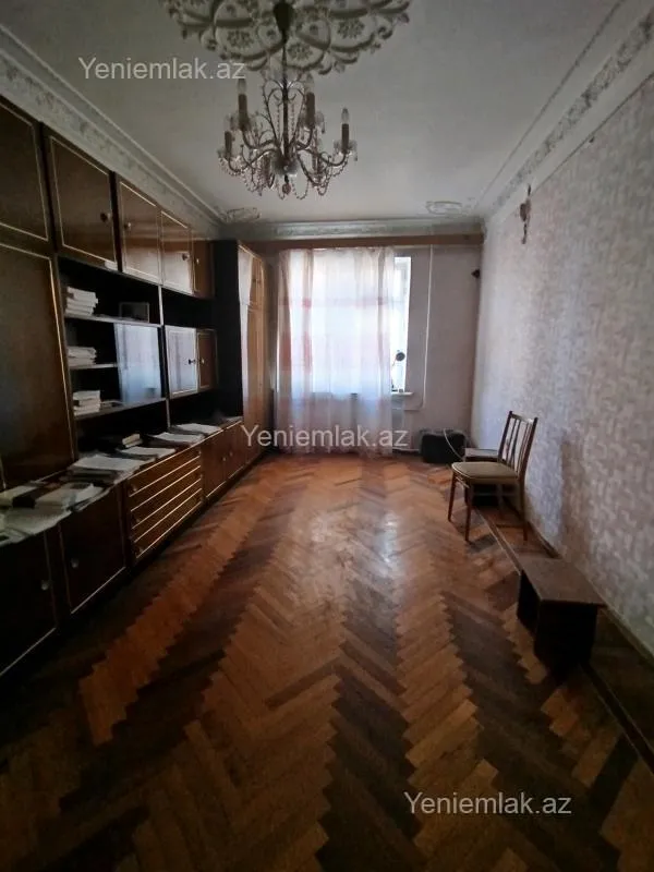 Satılır 3 otaqlı köhnə tikili 80 m²