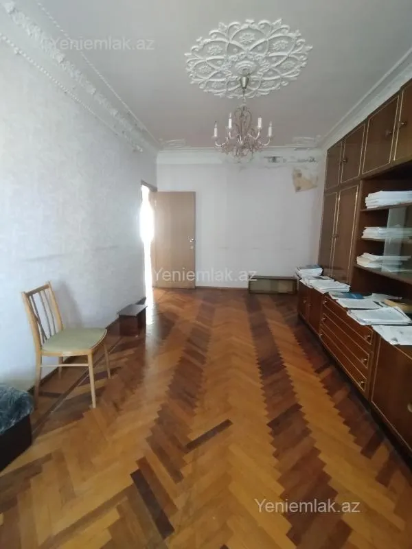 Satılır 3 otaqlı köhnə tikili 80 m²