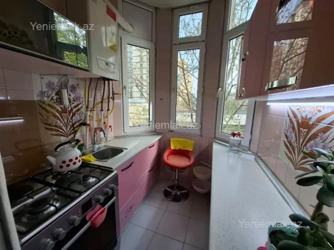 Satılır 3 otaqlı köhnə tikili 75 m²