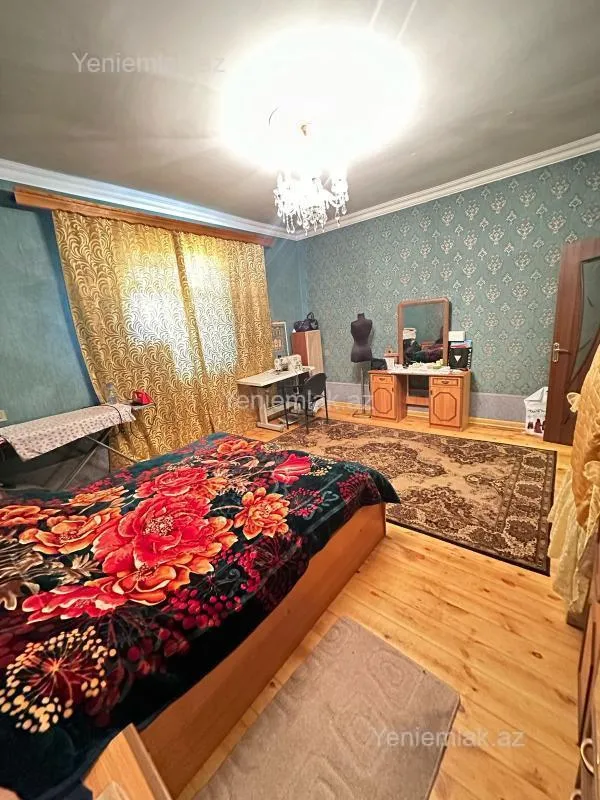 Satılır 5 otaqlı həyət evi 140 m²