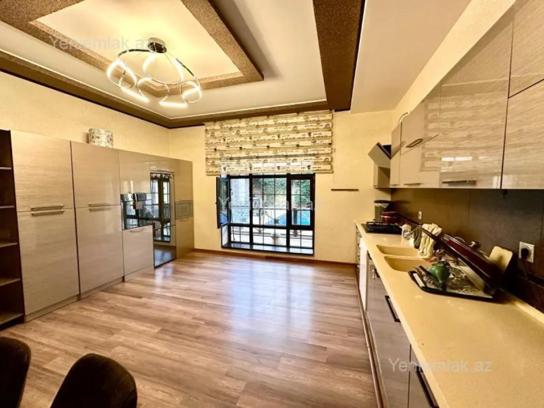 Satılır 4 otaqlı həyət evi 222 m²