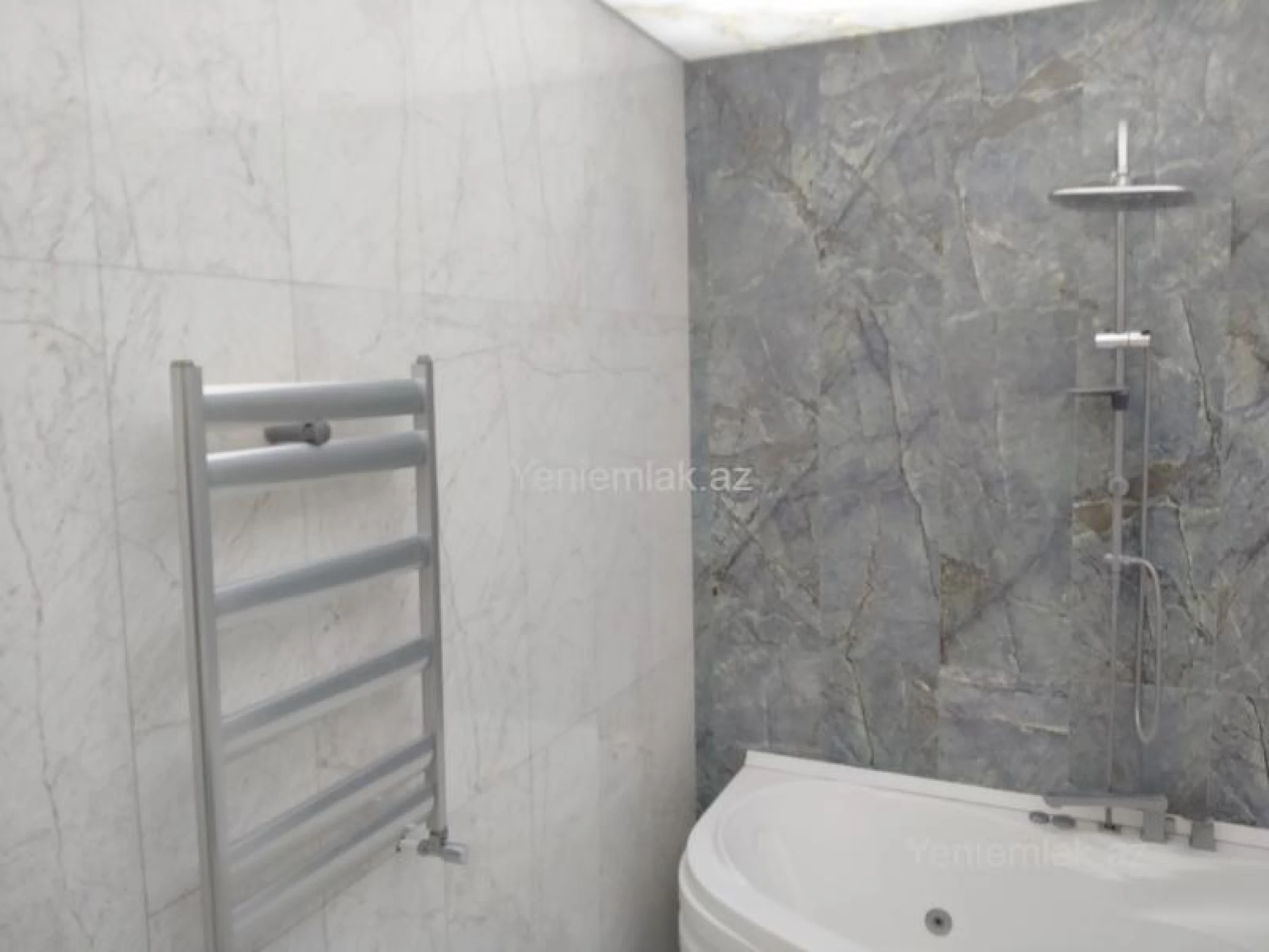 Satılır 3 otaqlı yeni tikili 121 m²