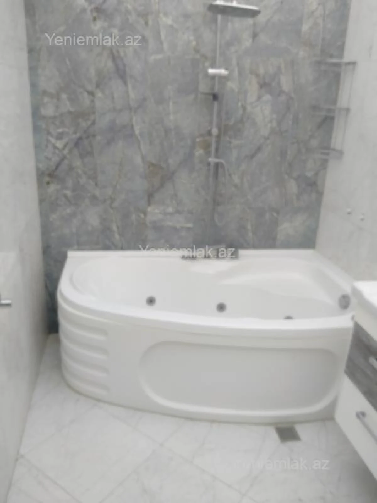 Satılır 3 otaqlı yeni tikili 121 m²