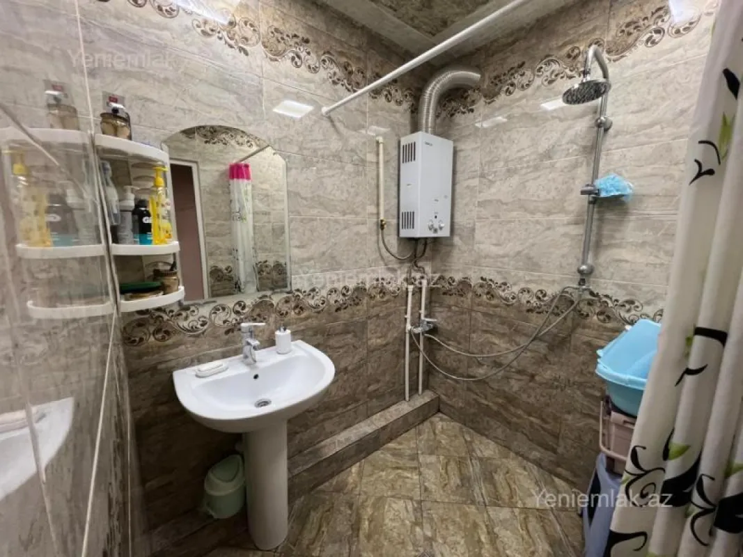 Satılır 4 otaqlı köhnə tikili 105 m²