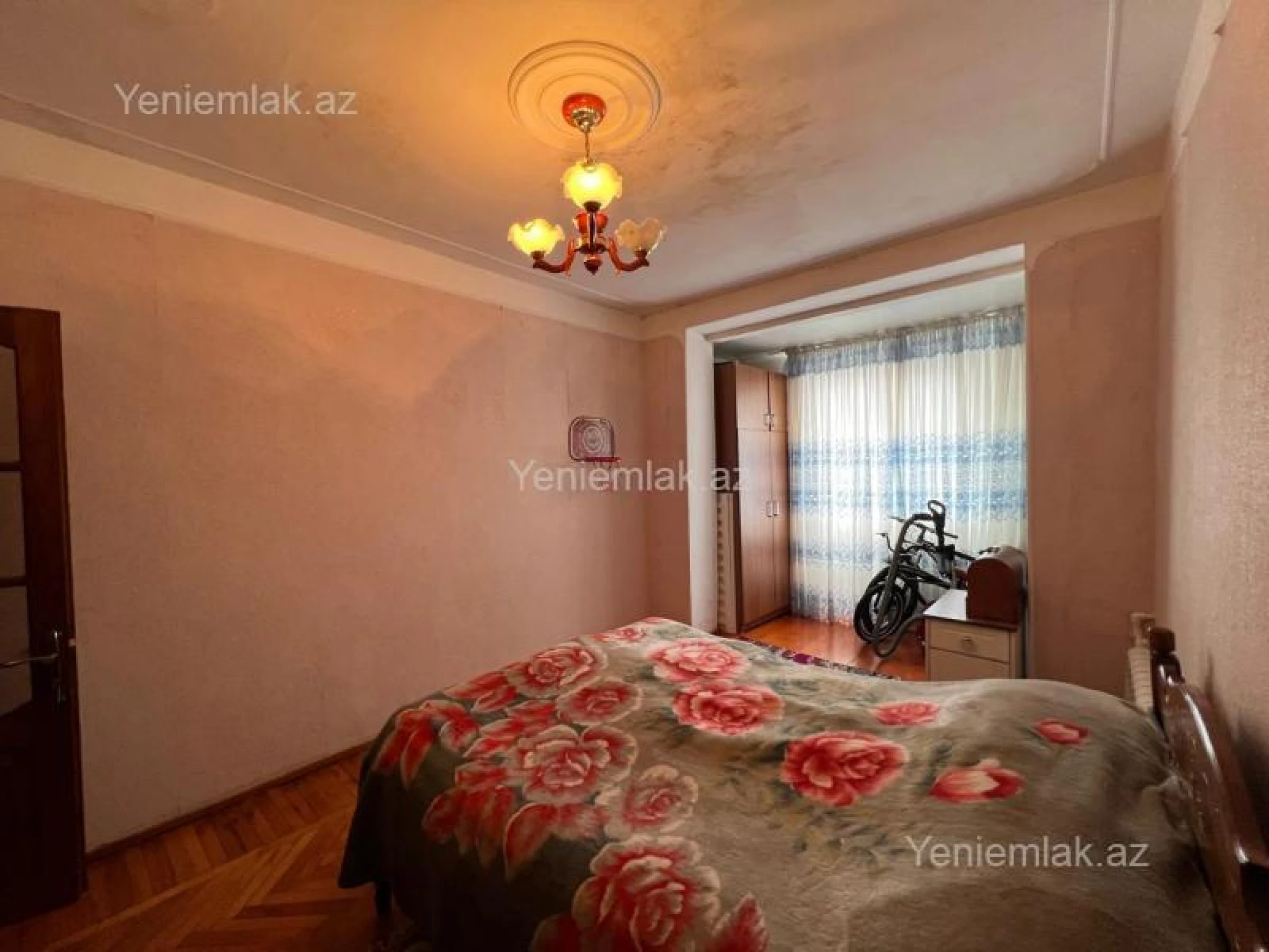 Satılır 4 otaqlı köhnə tikili 105 m²