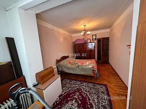 Satılır 4 otaqlı köhnə tikili 105 m²