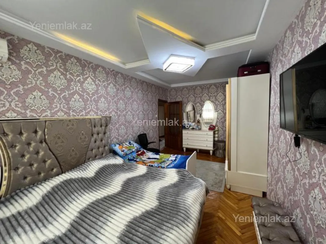 Satılır 4 otaqlı köhnə tikili 105 m²