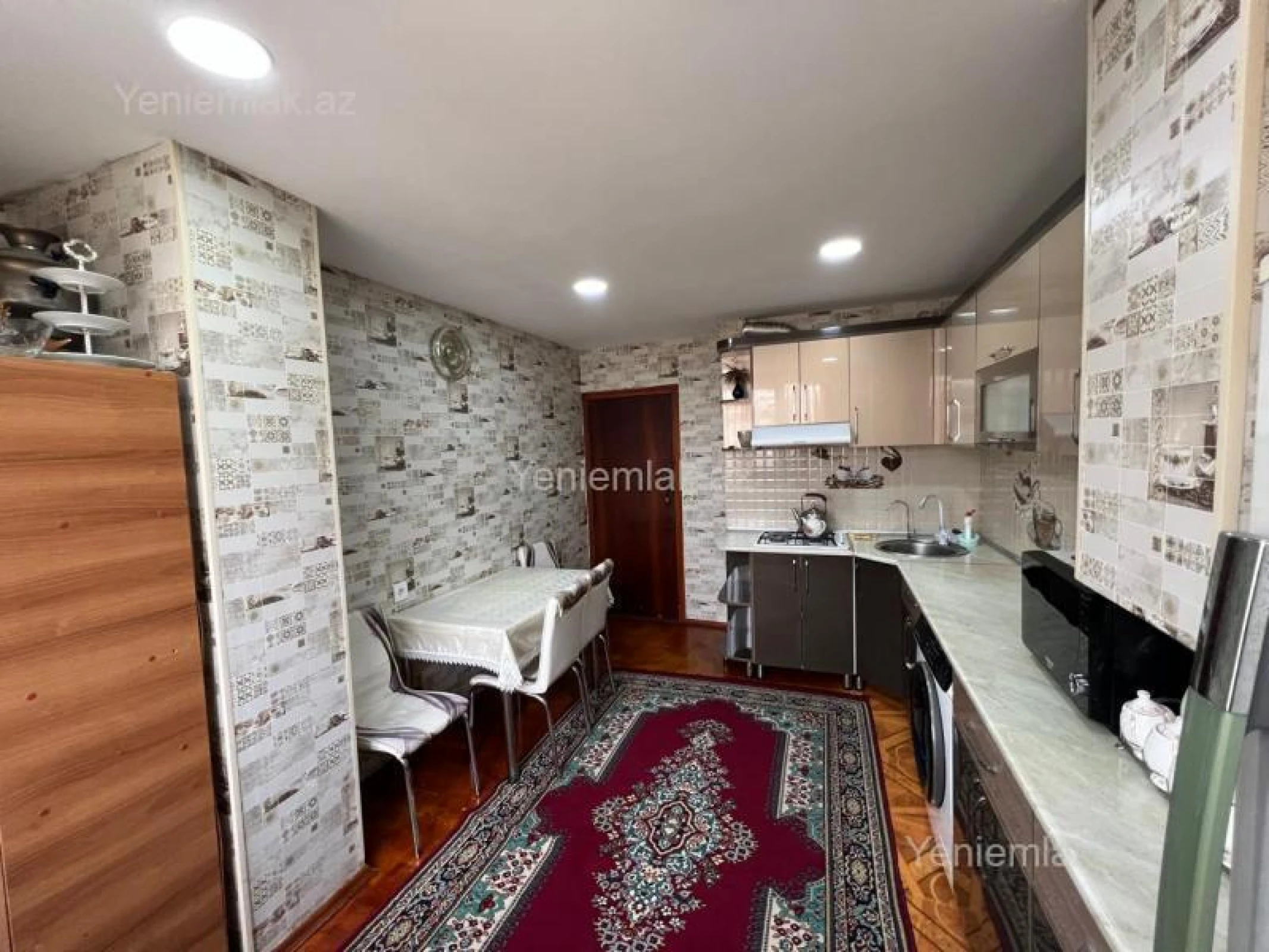 Satılır 4 otaqlı köhnə tikili 105 m²