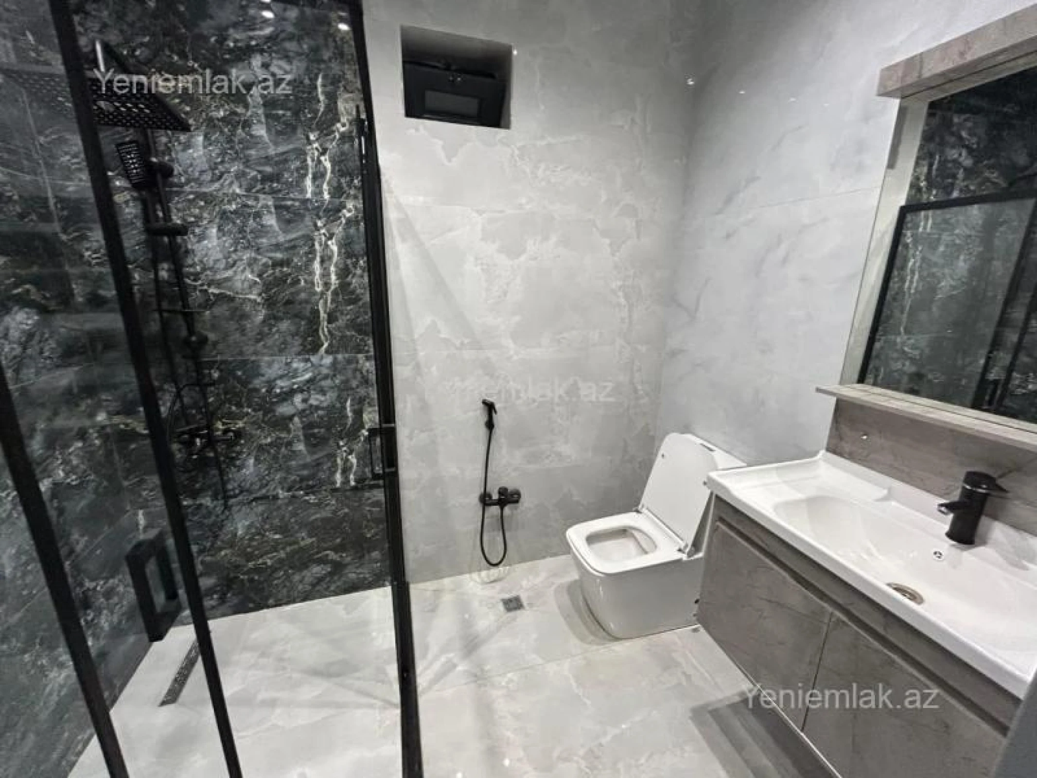 Satılır 5 otaqlı həyət evi 250 m²