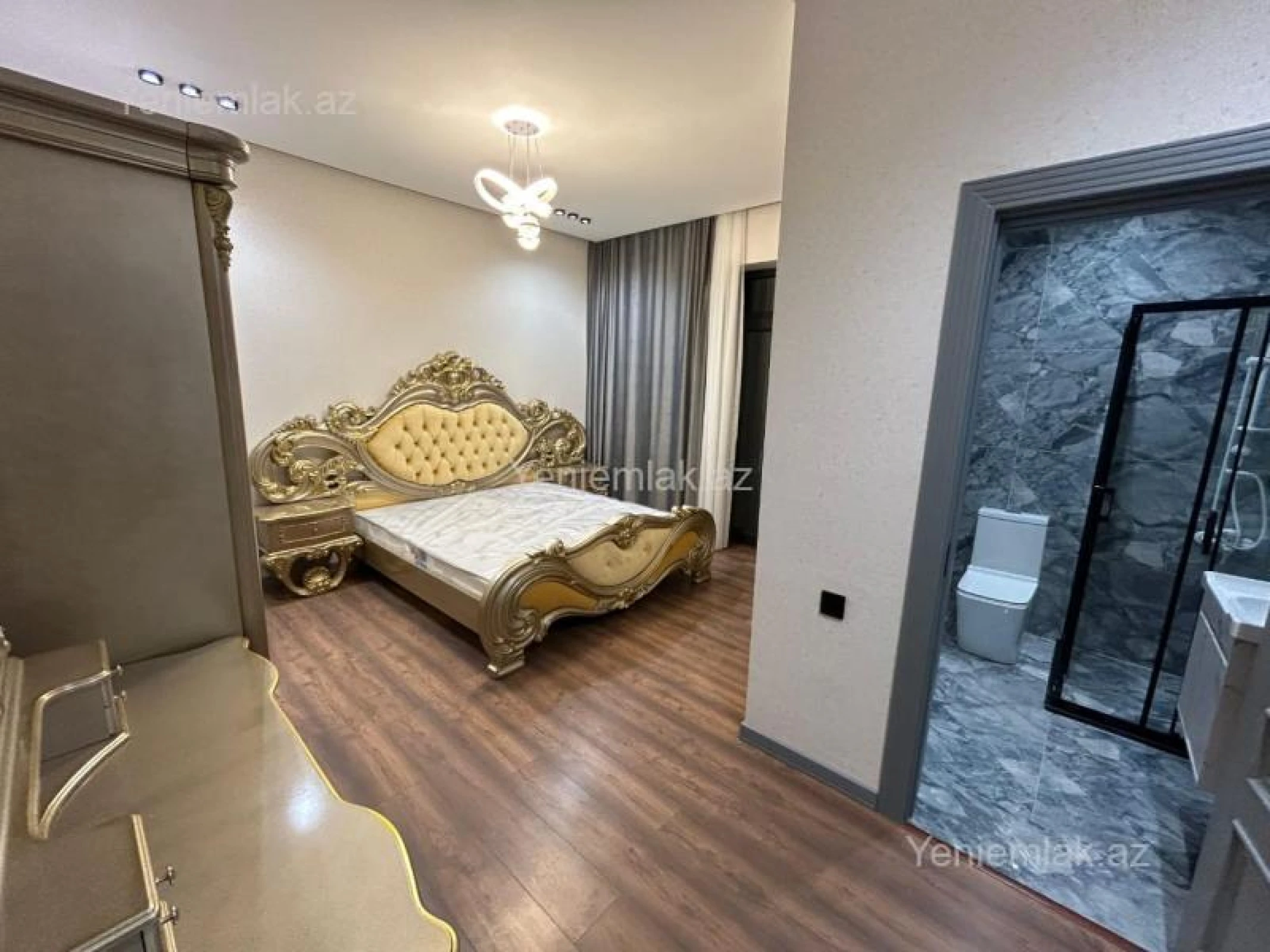 Satılır 5 otaqlı həyət evi 250 m²