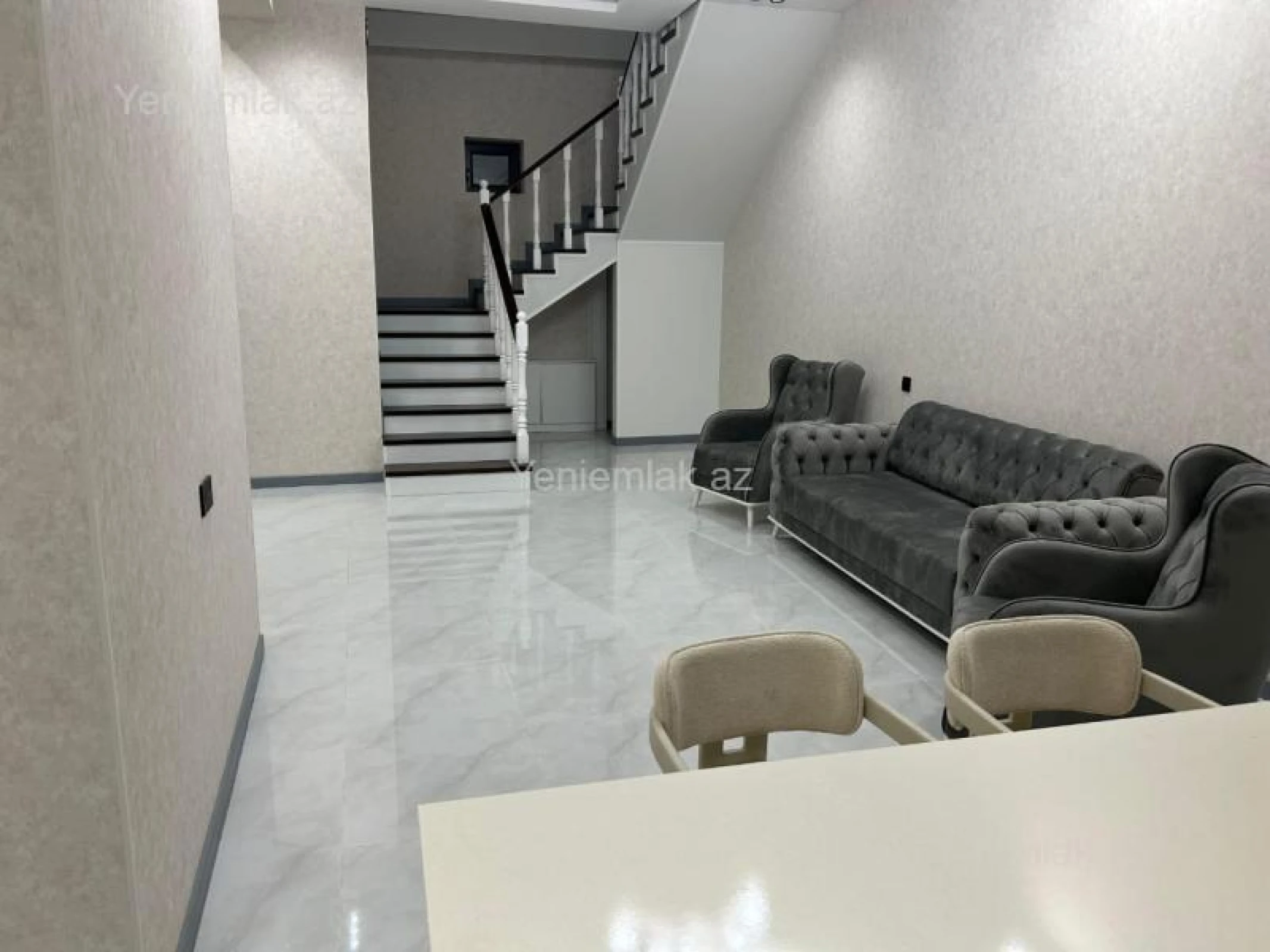 Satılır 5 otaqlı həyət evi 250 m²