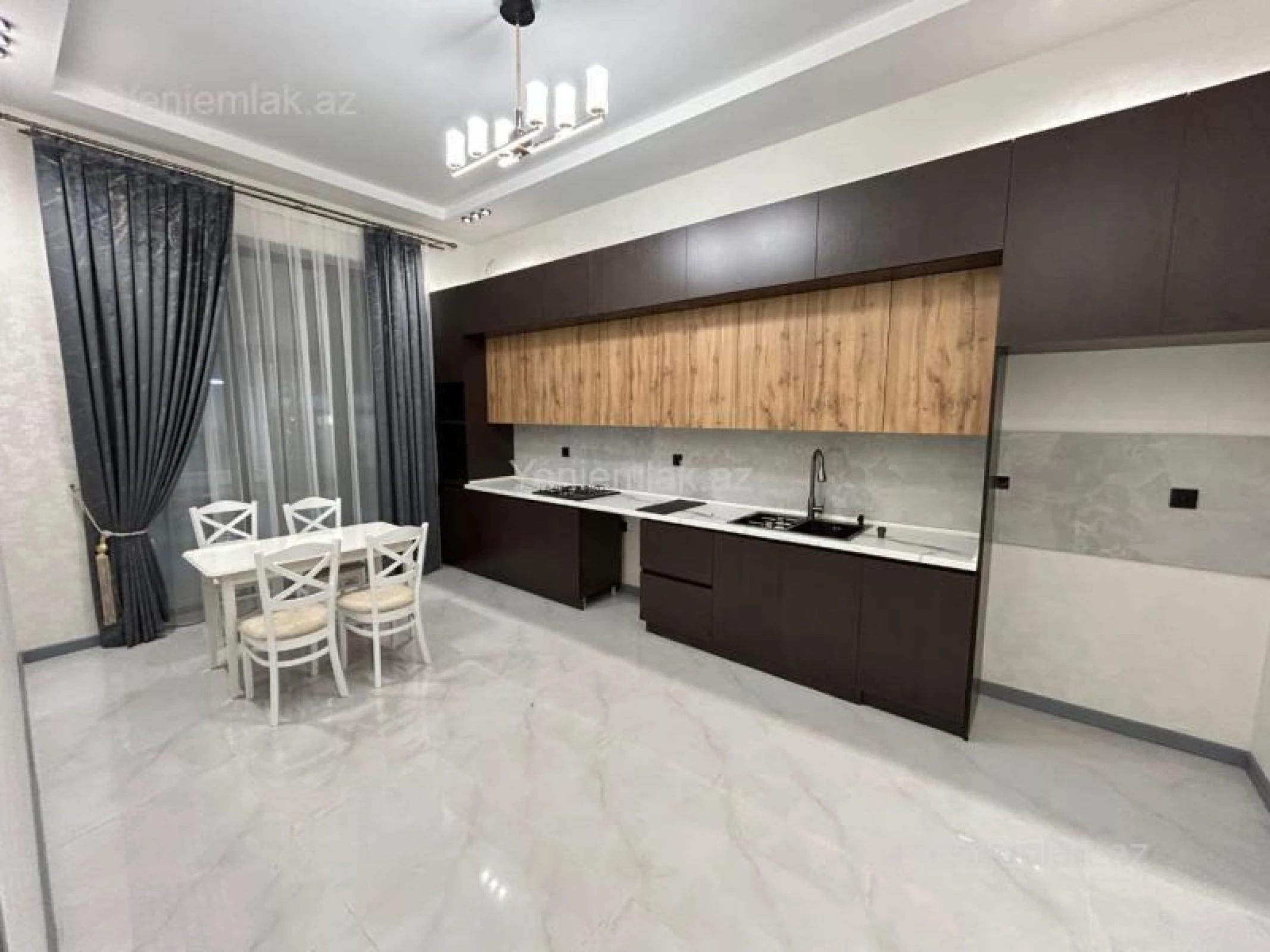Satılır 5 otaqlı həyət evi 250 m²