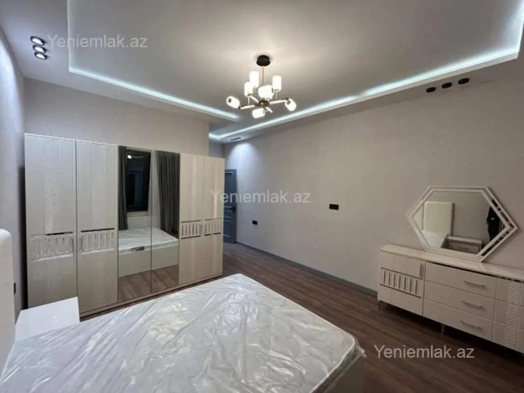 Satılır 5 otaqlı həyət evi 250 m²