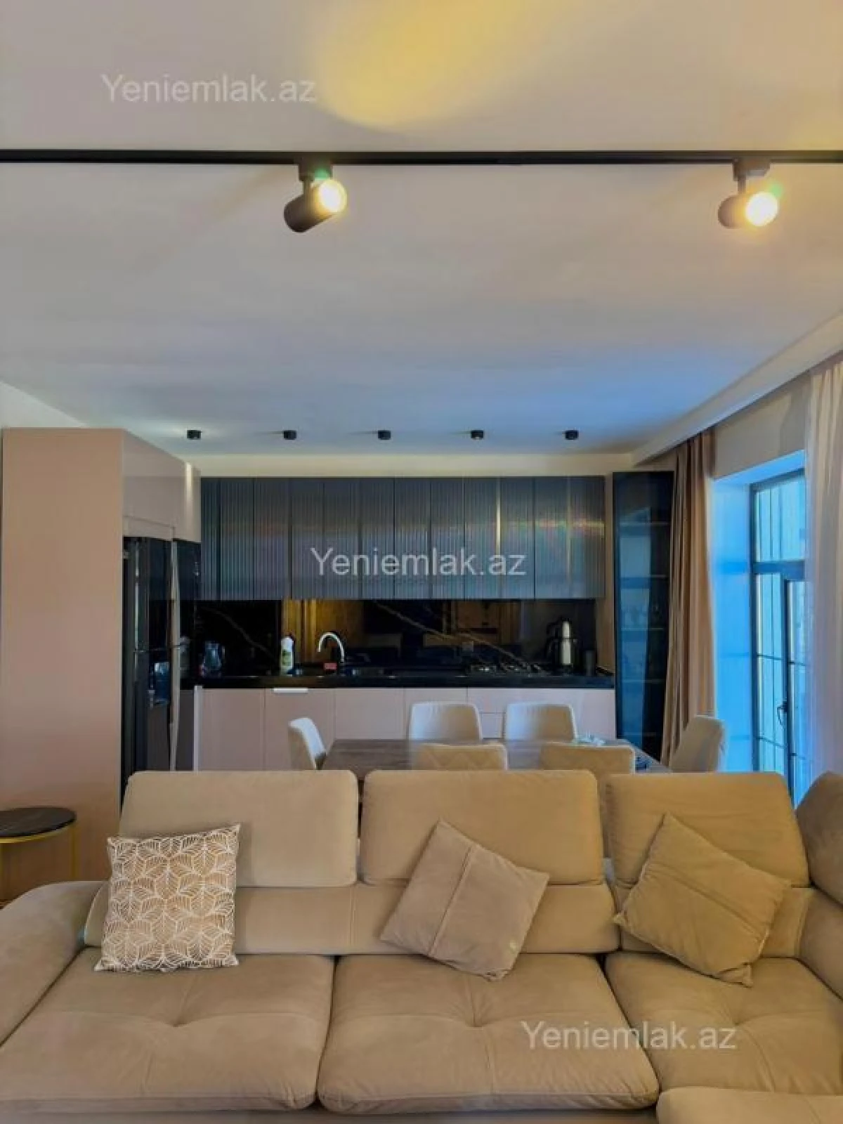 Satılır 6 otaqlı həyət evi 220 m²