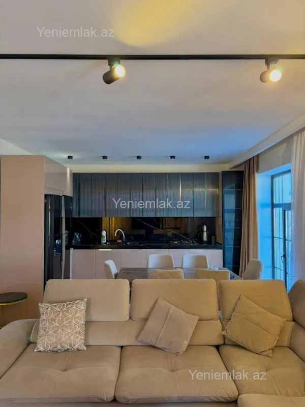 Satılır 6 otaqlı həyət evi 220 m²