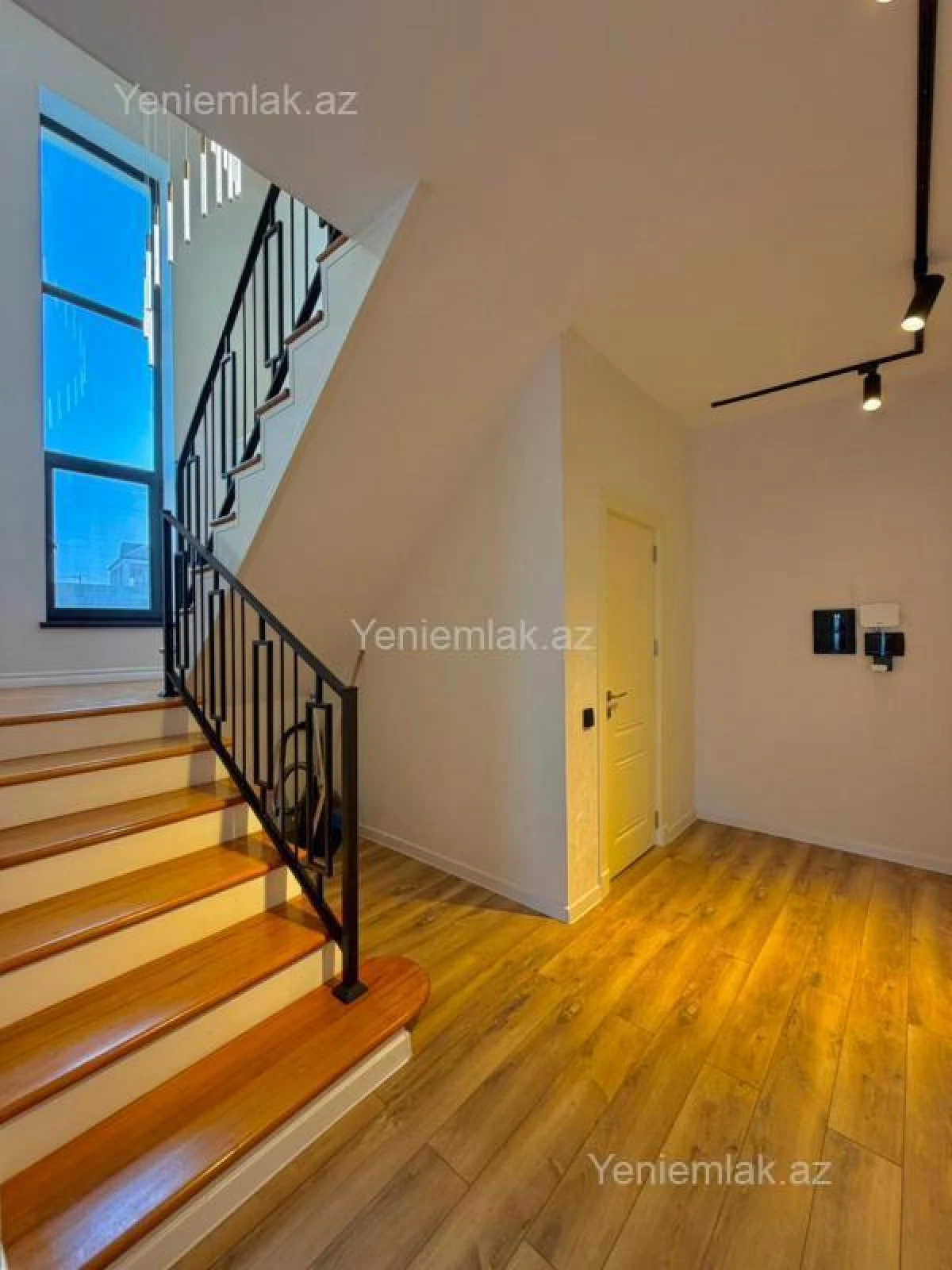 Satılır 6 otaqlı həyət evi 220 m²