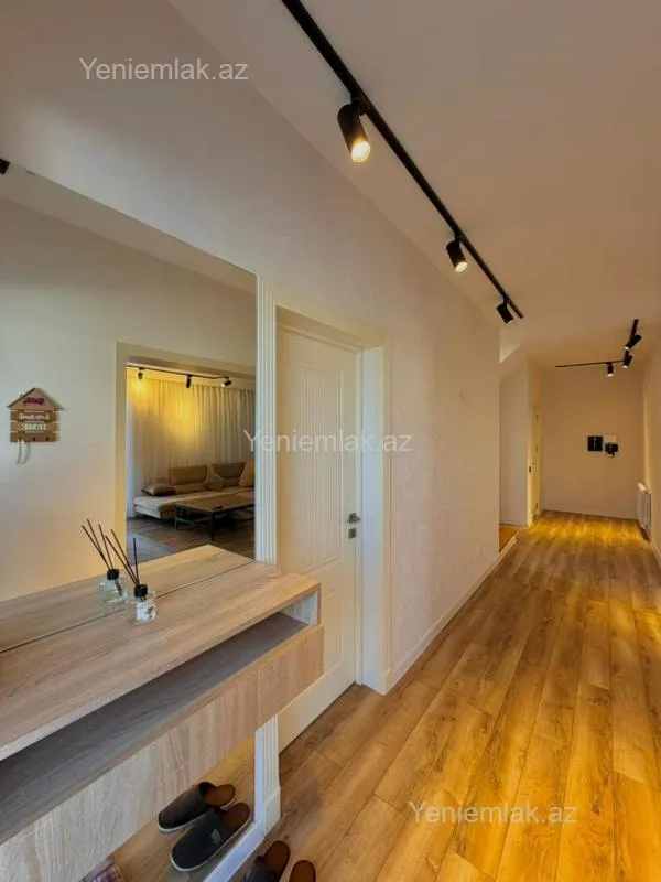 Satılır 6 otaqlı həyət evi 220 m²