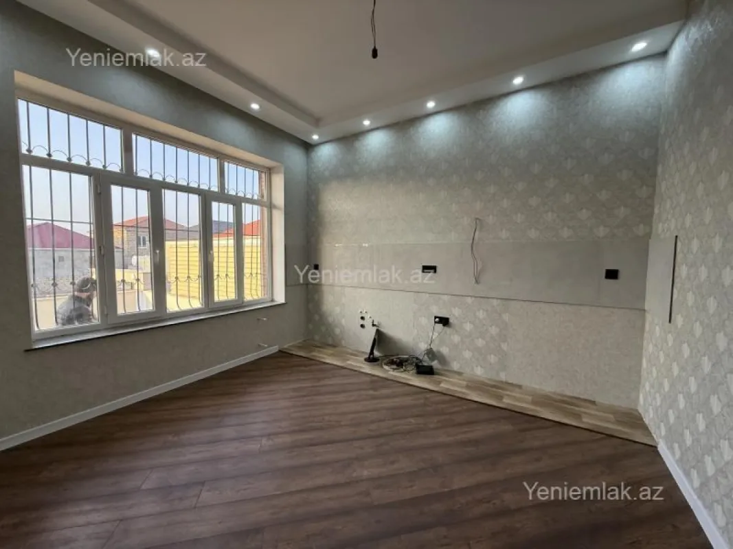Satılır 4 otaqlı həyət evi 200 m²