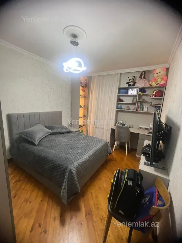Satılır 4 otaqlı köhnə tikili 105 m²