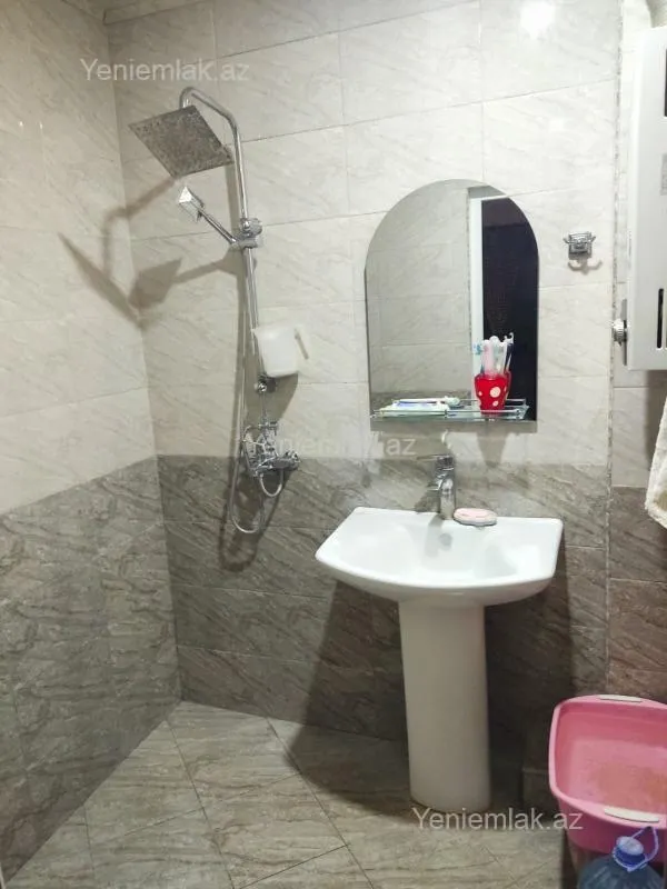 Satılır 3 otaqlı köhnə tikili 90 m²