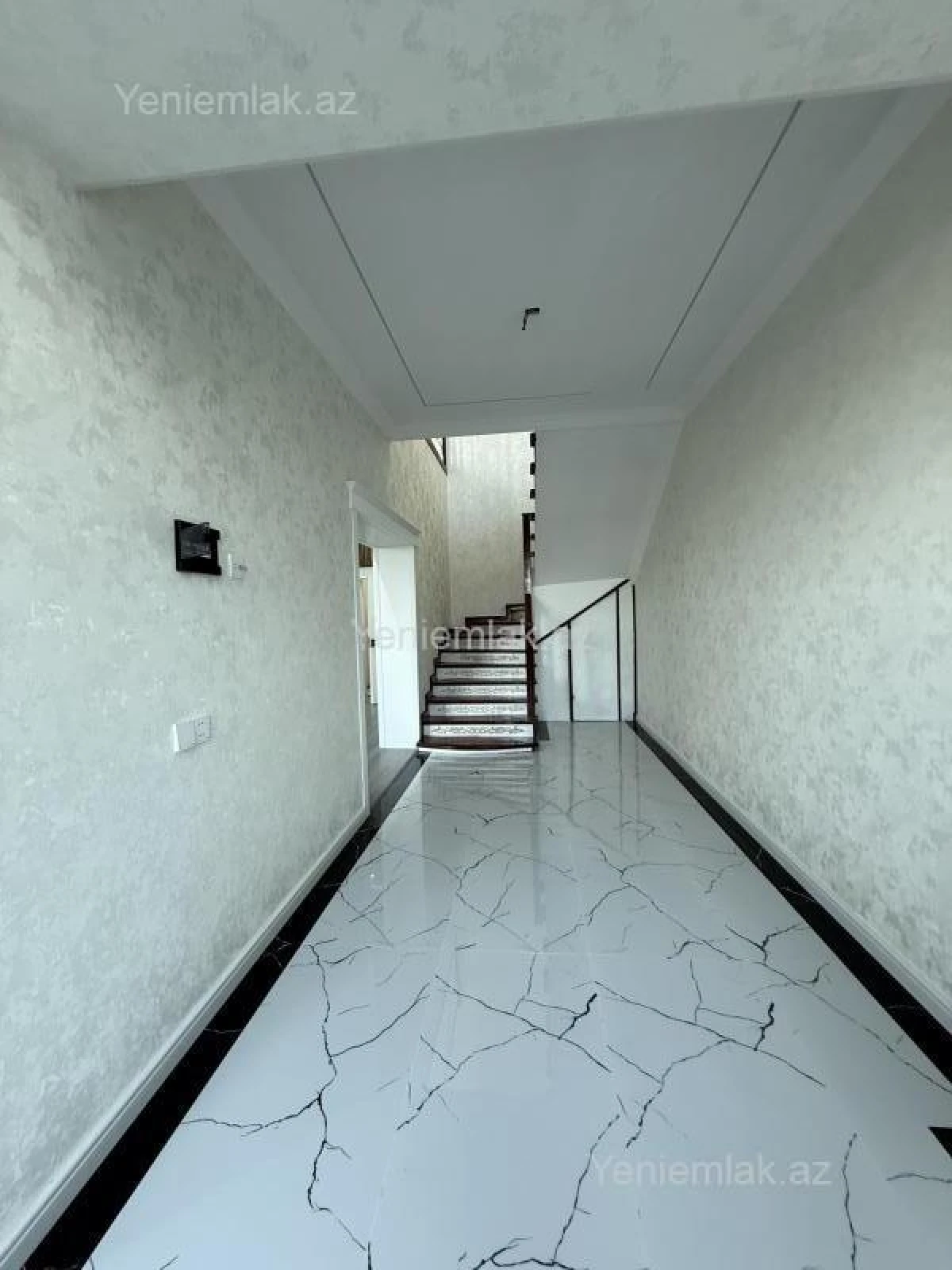 Satılır 6 otaqlı həyət evi 250 m²