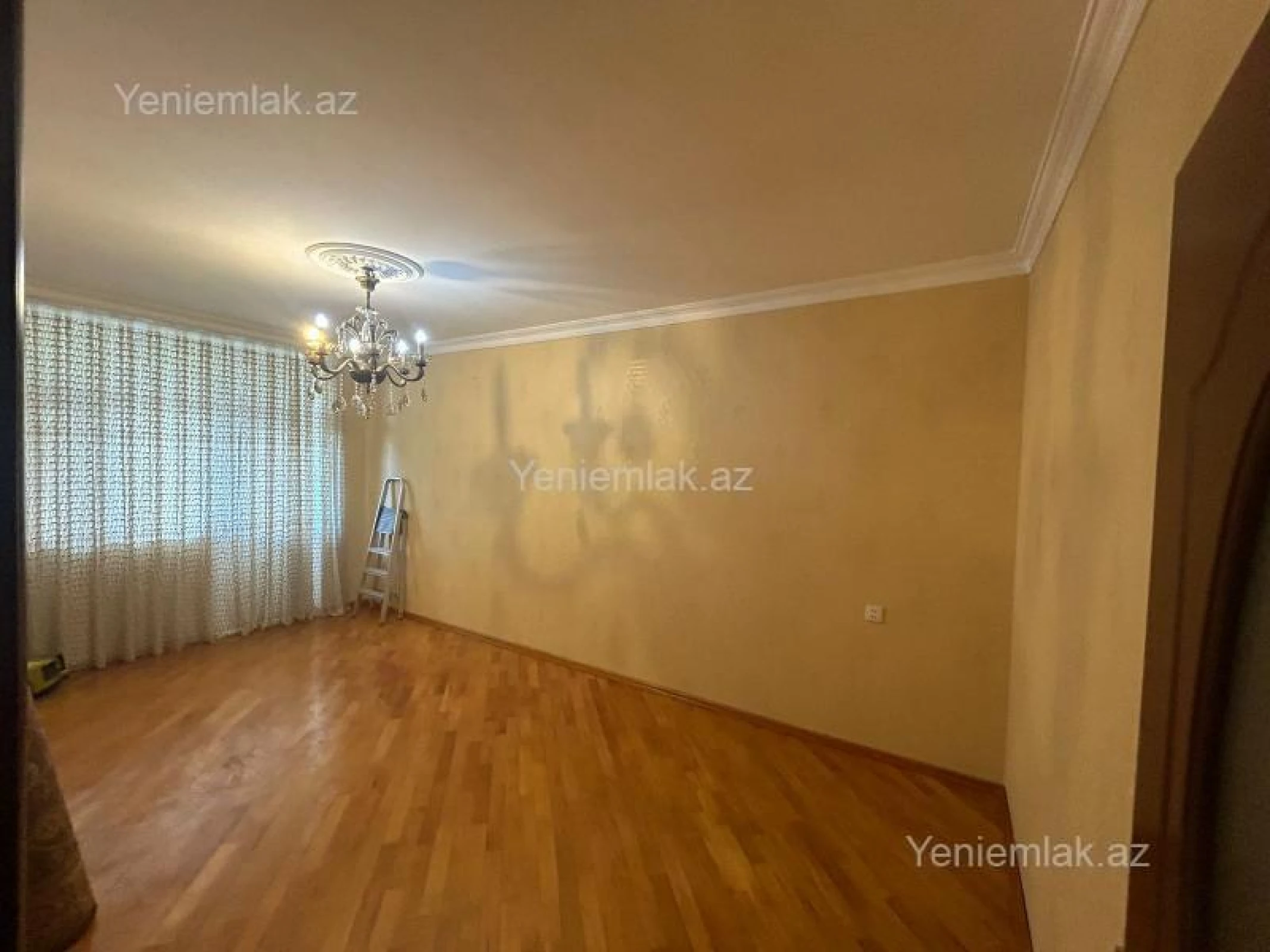 Satılır 4 otaqlı köhnə tikili 103 m²
