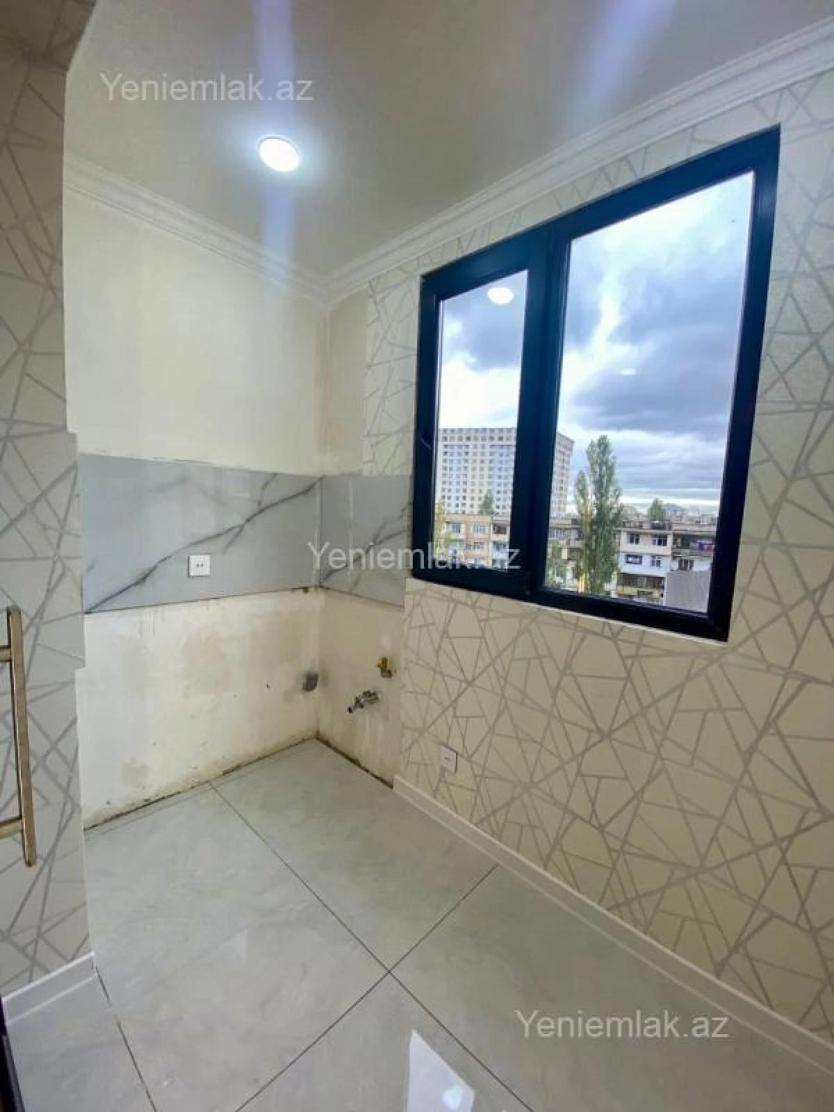 Satılır 3 otaqlı köhnə tikili 65 m²