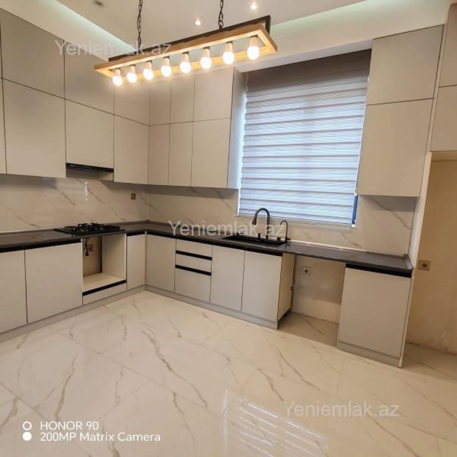Satılır 5 otaqlı həyət evi 220 m²