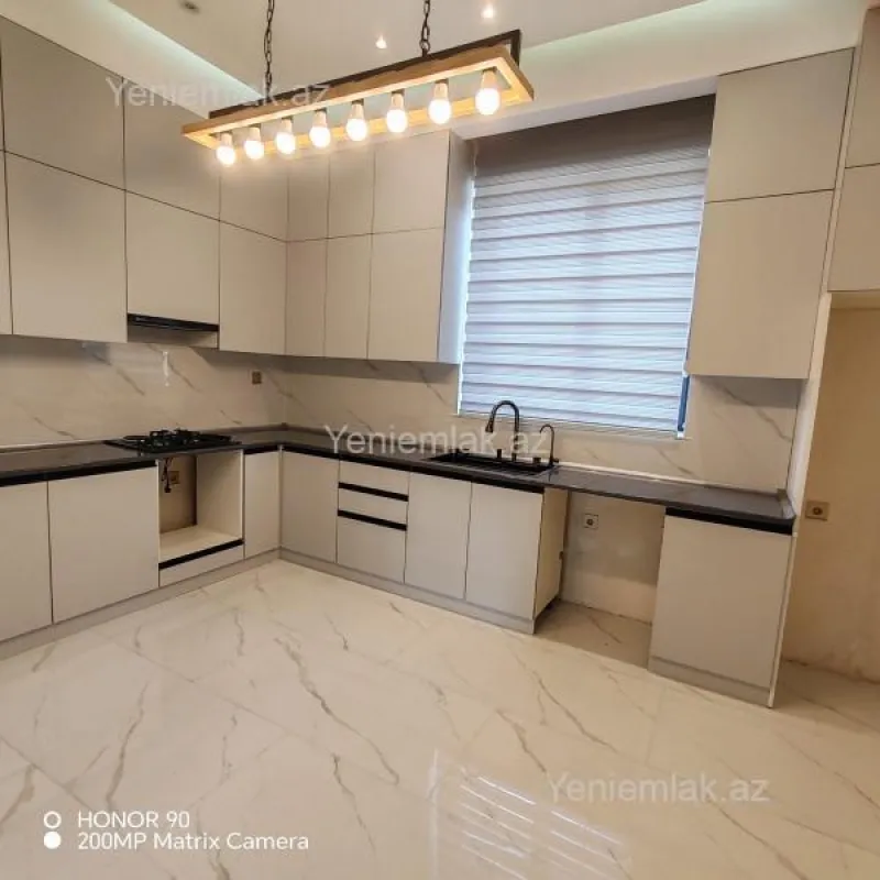 Satılır 5 otaqlı həyət evi 220 m²
