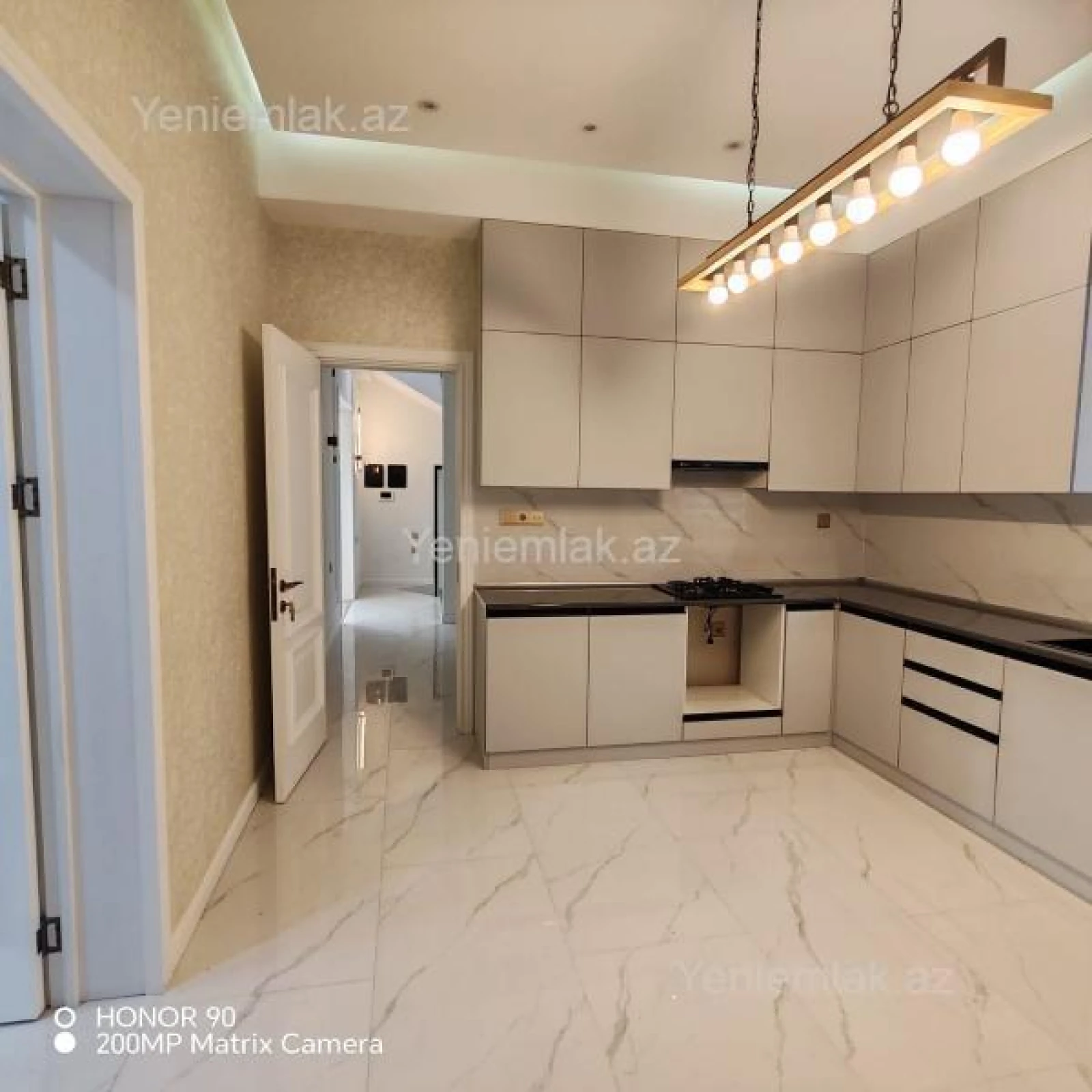 Satılır 5 otaqlı həyət evi 220 m²