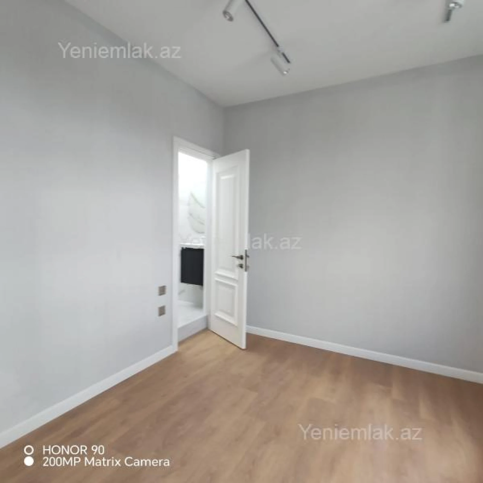 Satılır 5 otaqlı həyət evi 220 m²