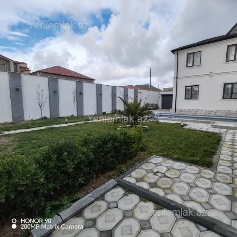 Satılır 5 otaqlı həyət evi 220 m²