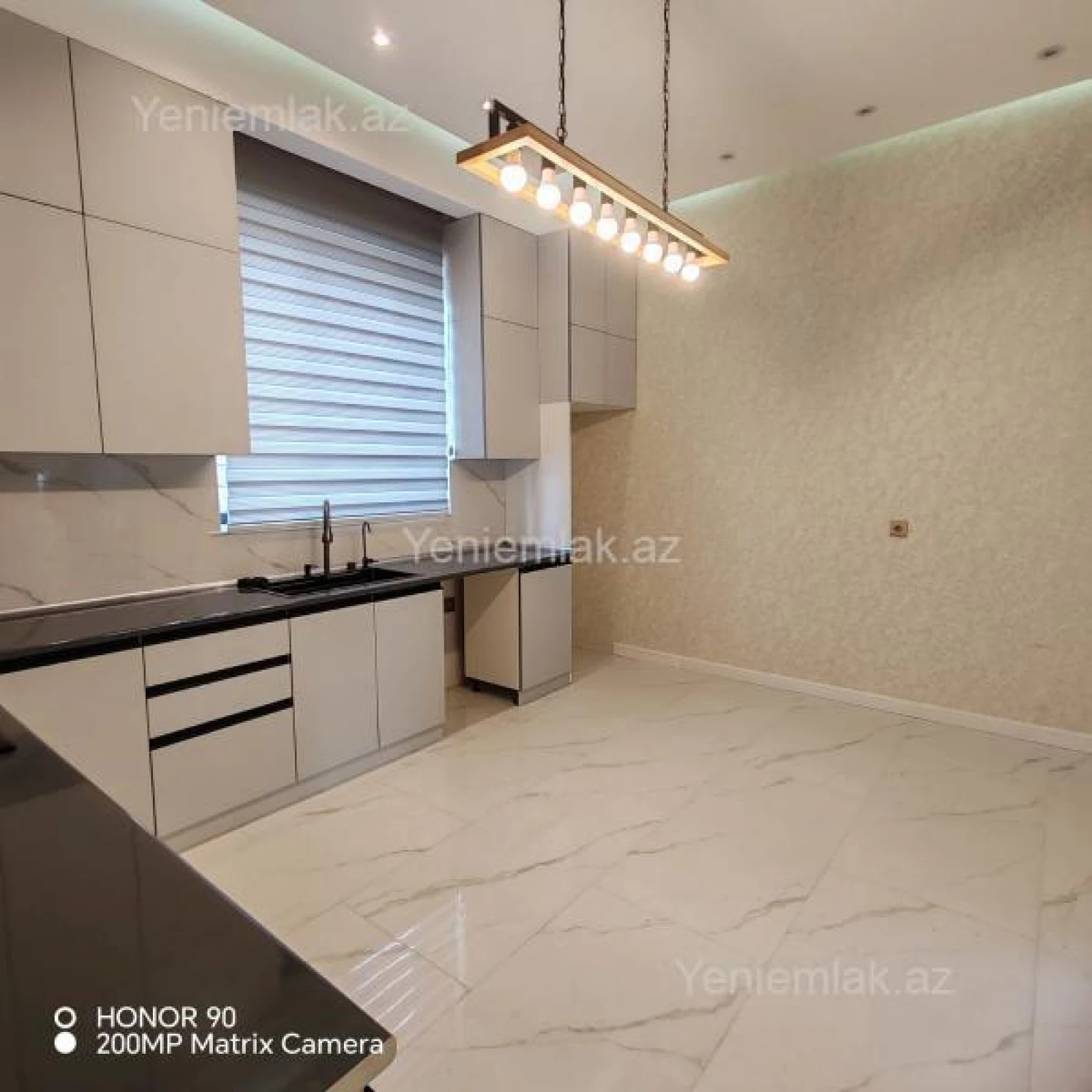 Satılır 5 otaqlı həyət evi 220 m²