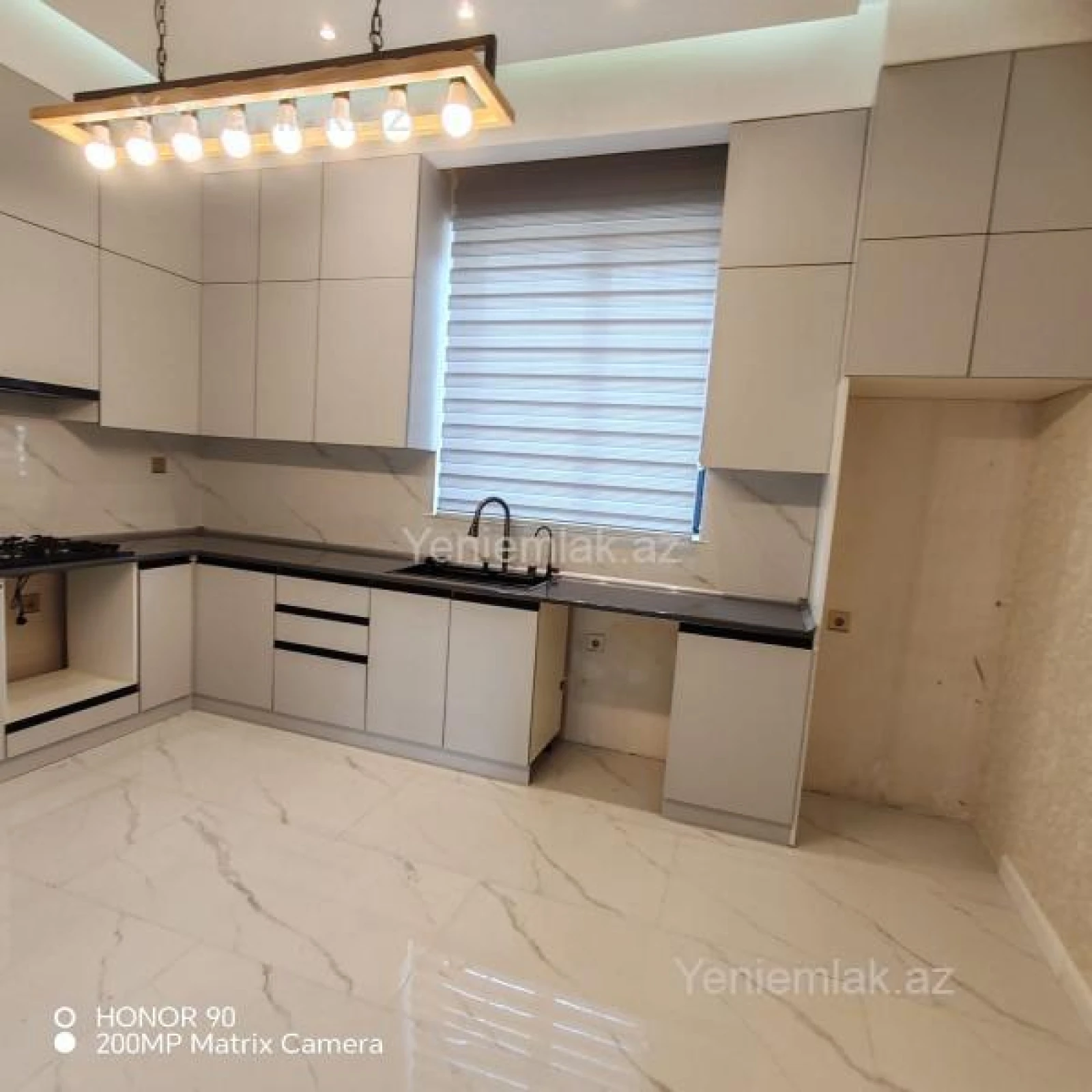 Satılır 5 otaqlı həyət evi 220 m²