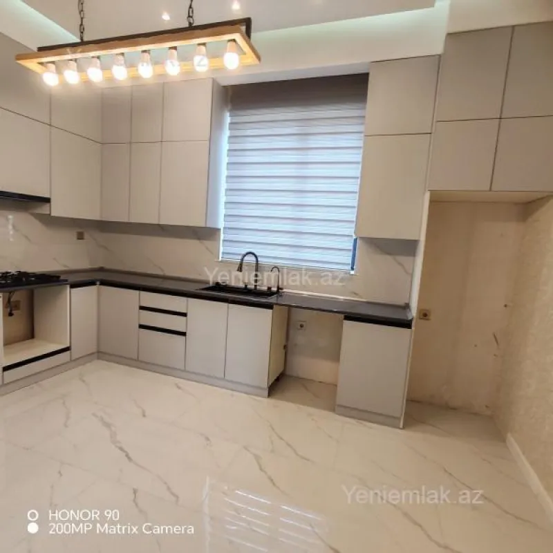Satılır 5 otaqlı həyət evi 220 m²