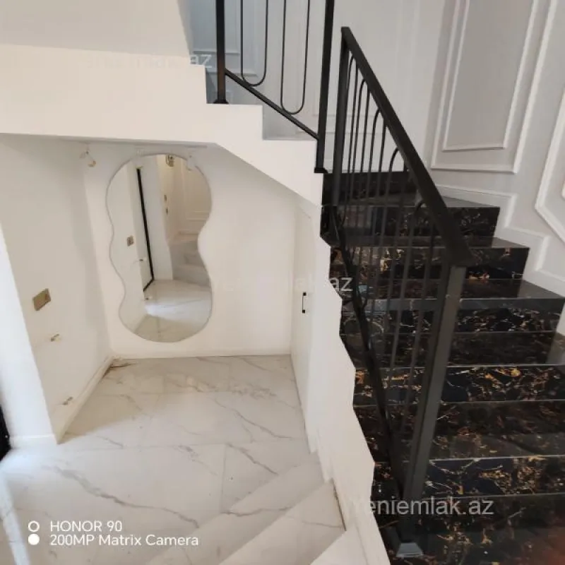 Satılır 5 otaqlı həyət evi 220 m²