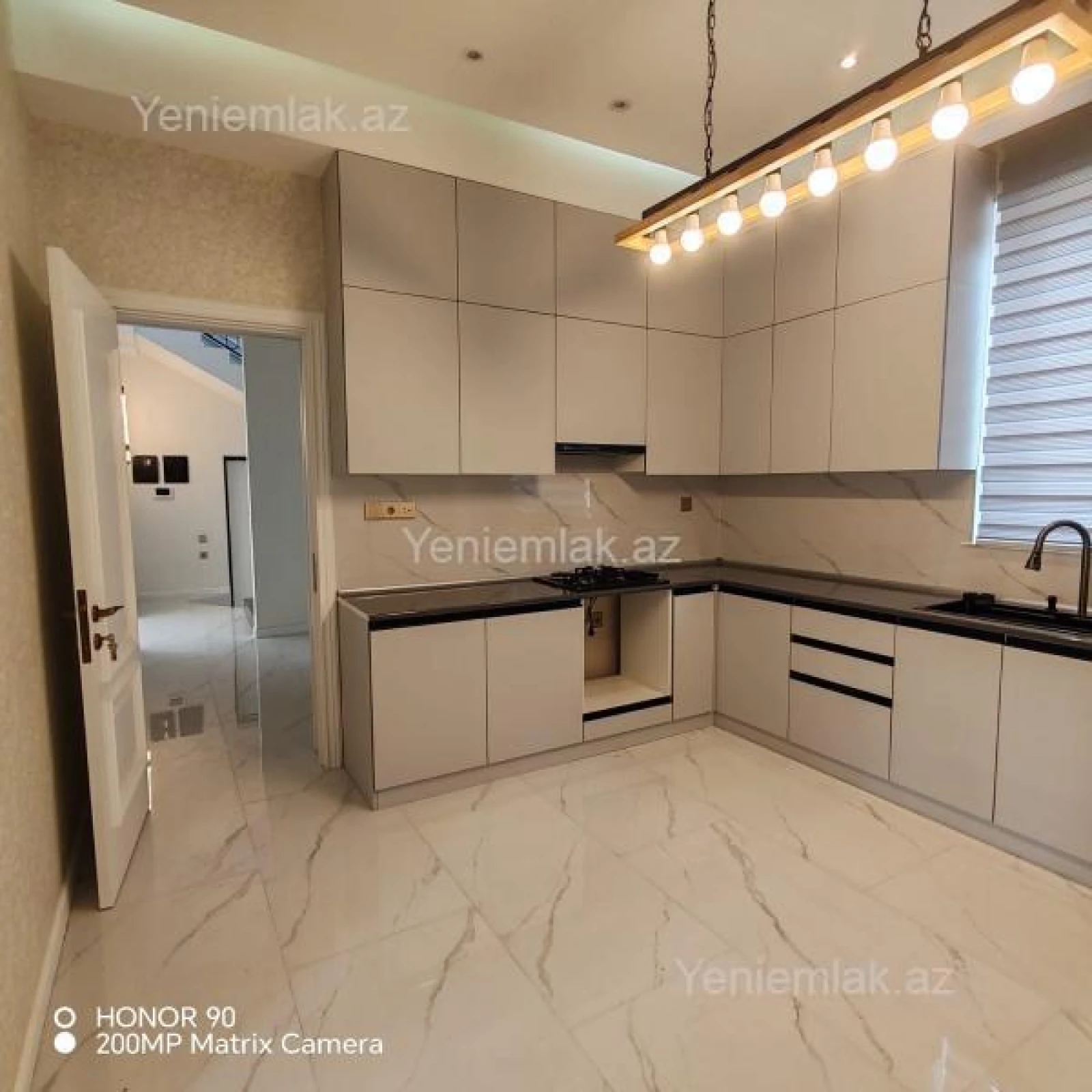 Satılır 5 otaqlı həyət evi 220 m²