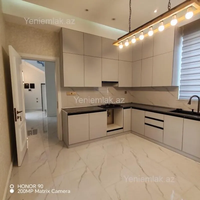 Satılır 5 otaqlı həyət evi 220 m²