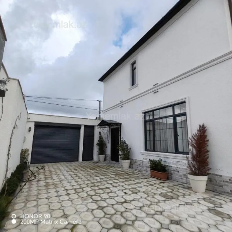 Satılır 5 otaqlı həyət evi 220 m²