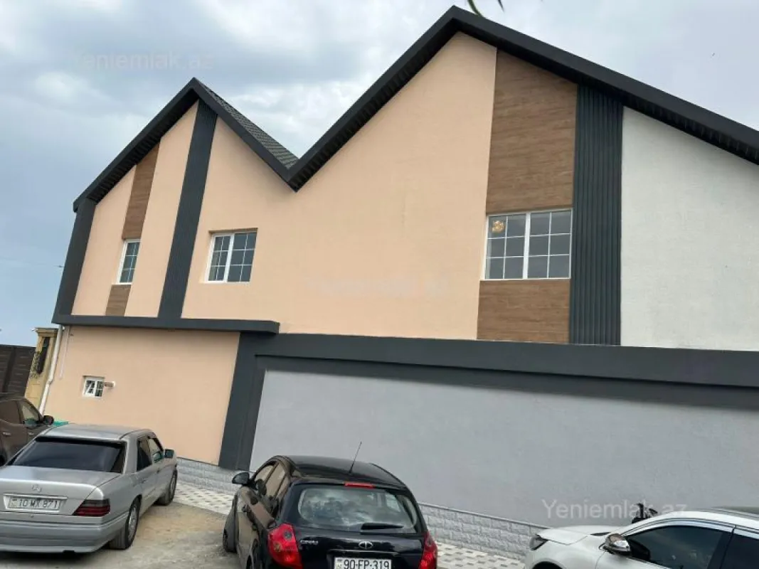 Satılır 6 otaqlı həyət evi 270 m²